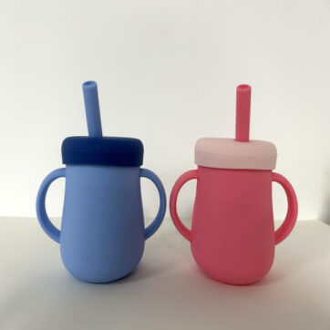 VASO SILICONA CON BOMBILLA Y ASAS LOOPI